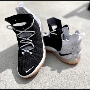 Nike LeBron 18 ‘Black White Gum’